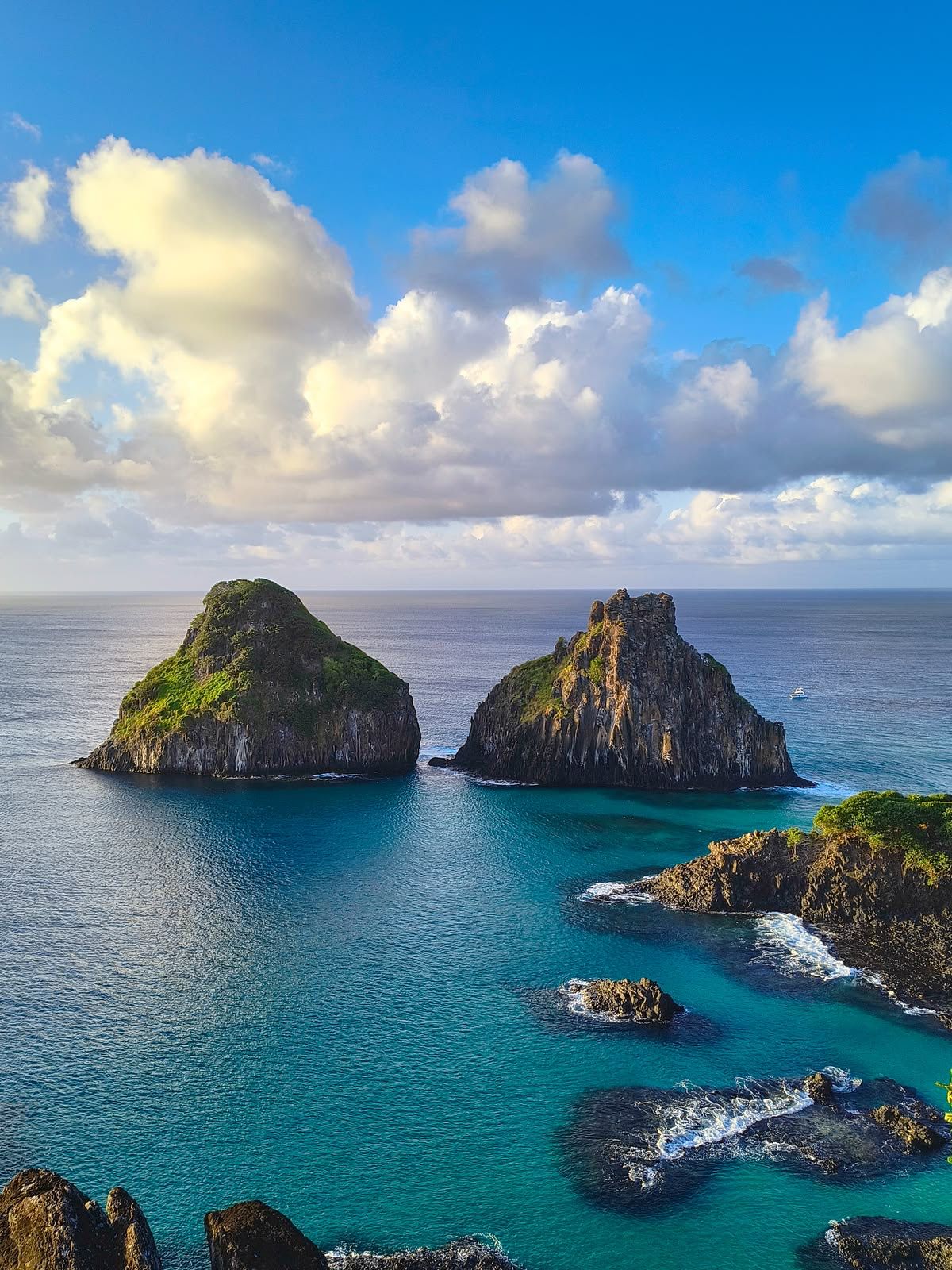 Morro Dois Irmãos em Fernando de Noronha